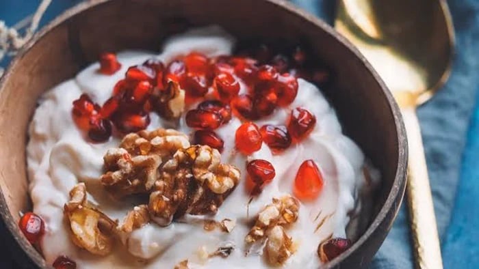 greek-yoghurt-and-pomegranates