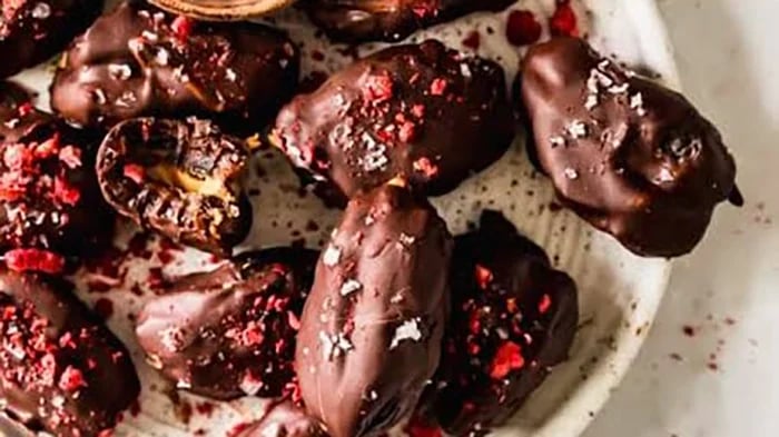 dates-dipped-in-dark-chocolate