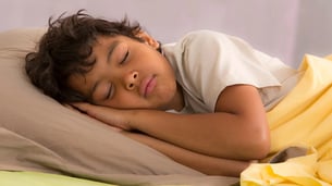 top-tips-to-maintain-a-healthy-bedtime-for-younger-kids-feature-image