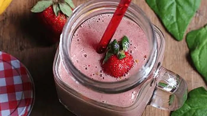 strawberry-and-spinach-smoothie